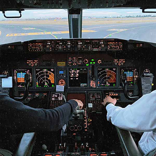 preivate-jet-staff03